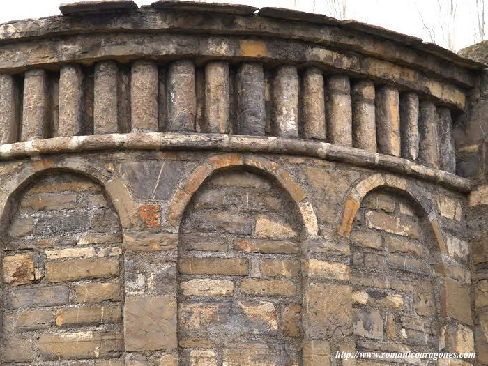 DETALLE DEL FRISO DE BAQUETONES